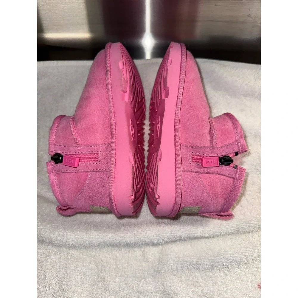 Uggs Classic Ultra Mini  Pink Boots Youth Girls Size 9‎